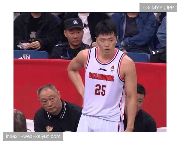 张皓嘉5中1进攻打铁防守漏洞 广东锋线37分钟决策引质疑